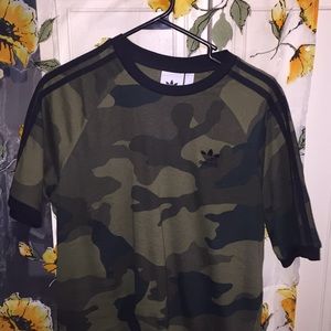 Adidas cute camp tee 💚🖤
